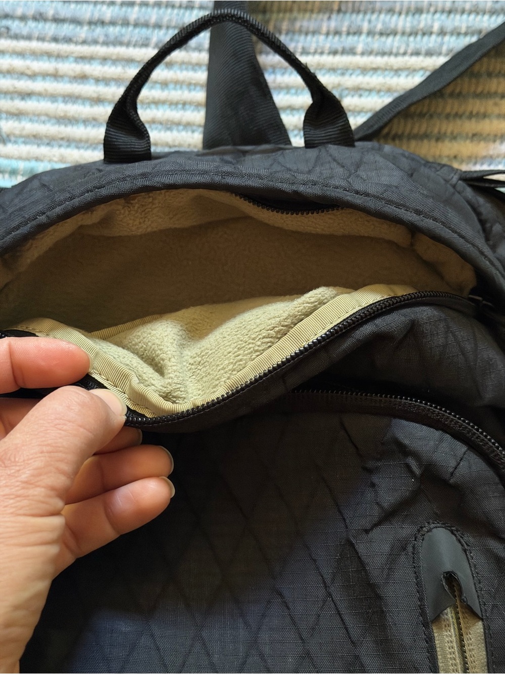 VIKTOS Upscale XL Slingbag Color Black - Picture 6 of 17